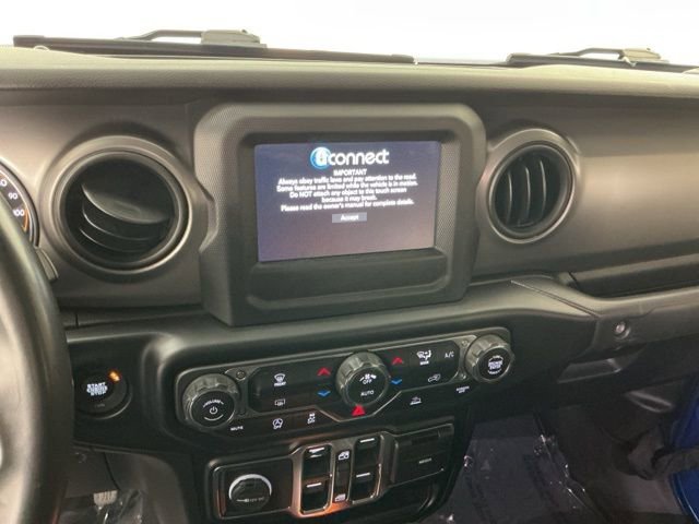 Used 2022 Jeep Gladiator Willys image 17