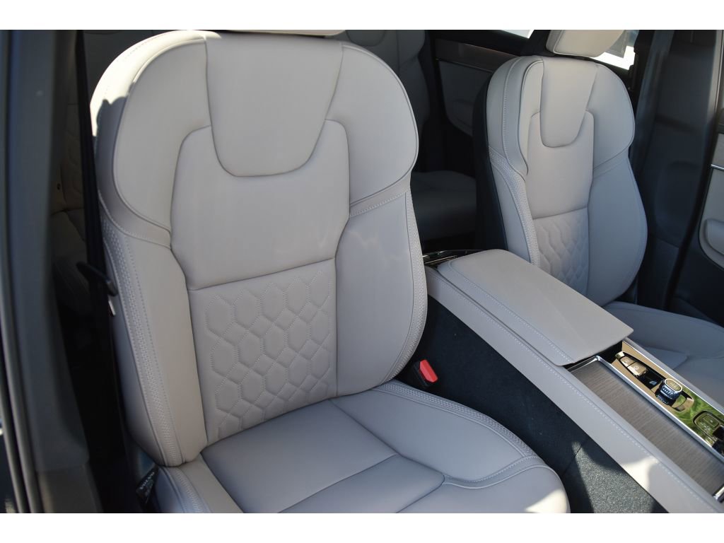 New 2026 Volvo XC90 B6 Plus w/ Protection Package Premier image 32