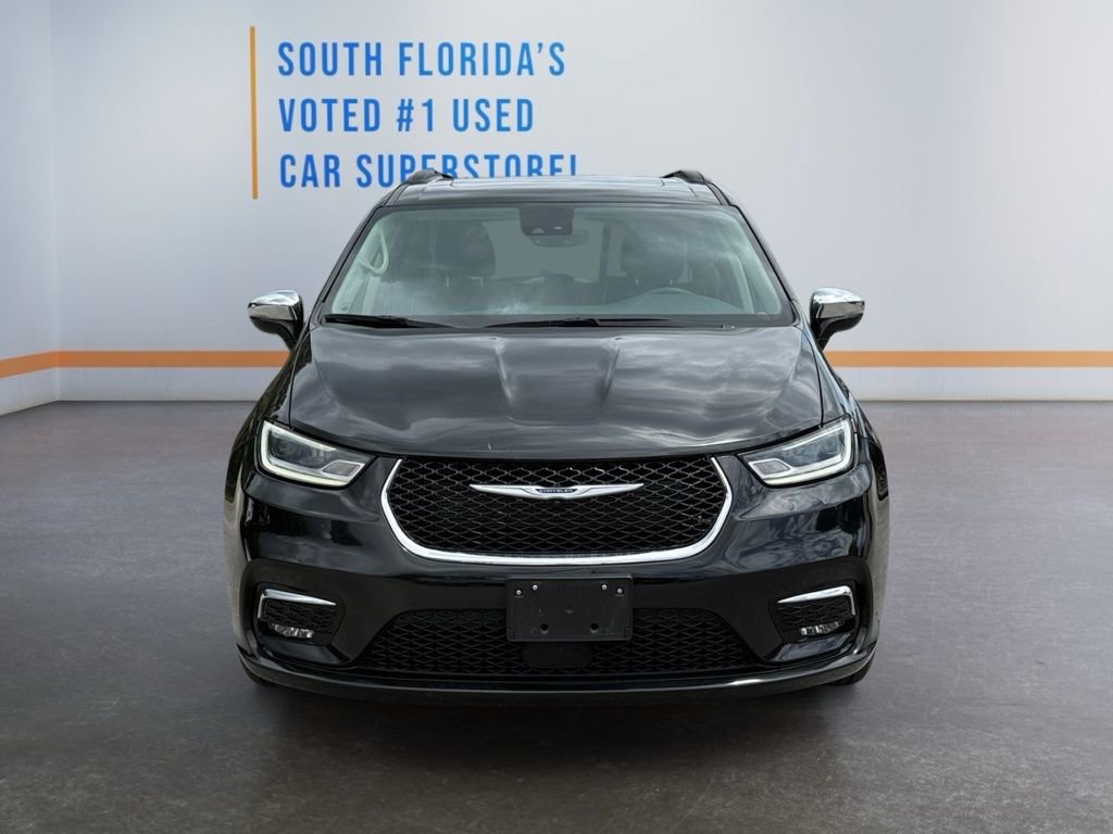Used 2023 Chrysler Pacifica Limited FWD image 9
