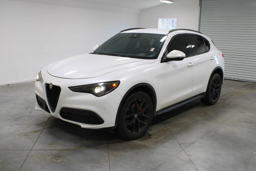 Used 2018 Alfa Romeo Stelvio Ti Sport image 4