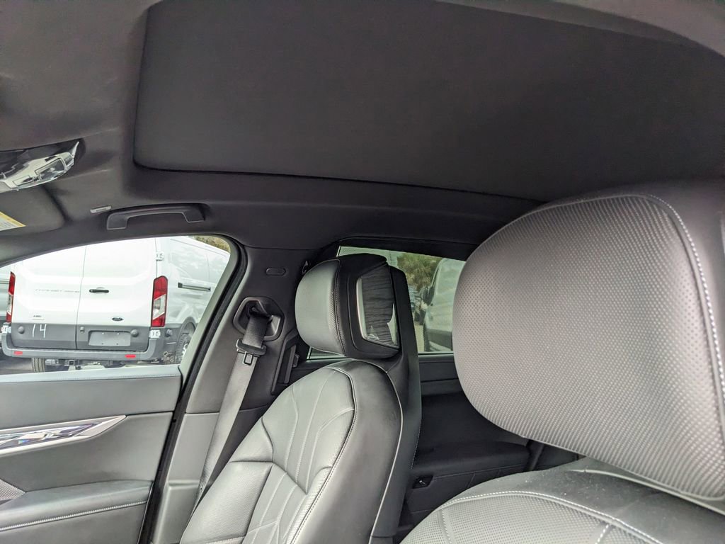 Used 2025 BMW 740i image 21