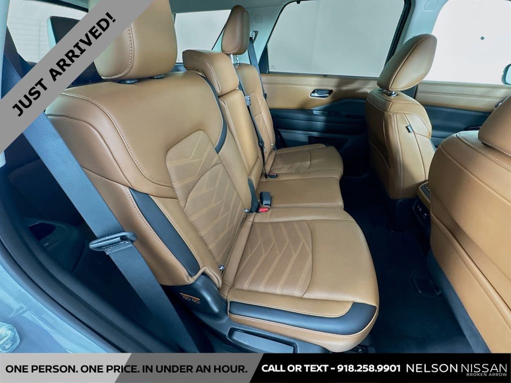 Used 2024 Nissan Pathfinder Platinum w/ Cargo Package image 29