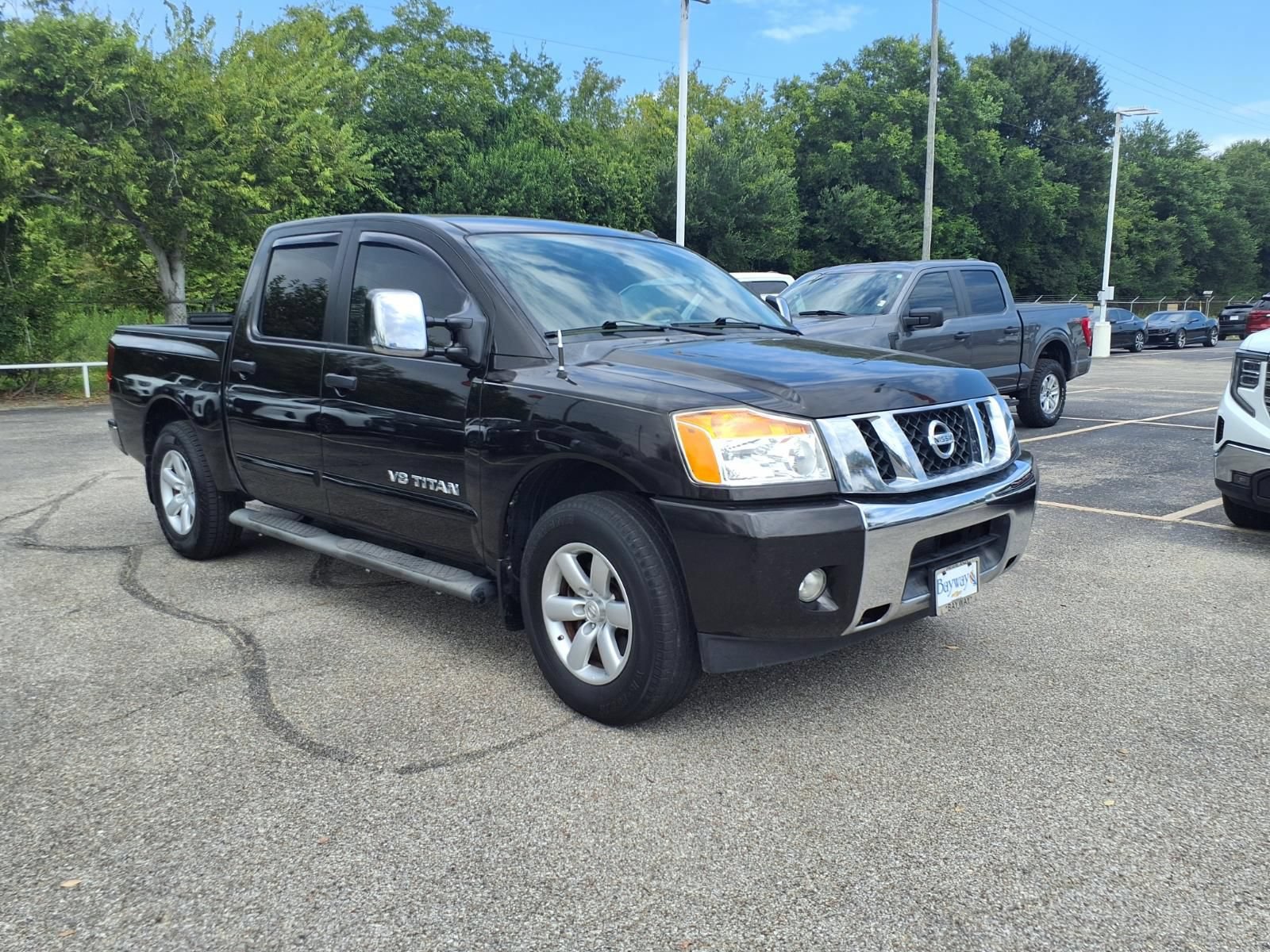 Used 2014 Nissan Titan SV w/ SV Value Truck Package RWD image 3