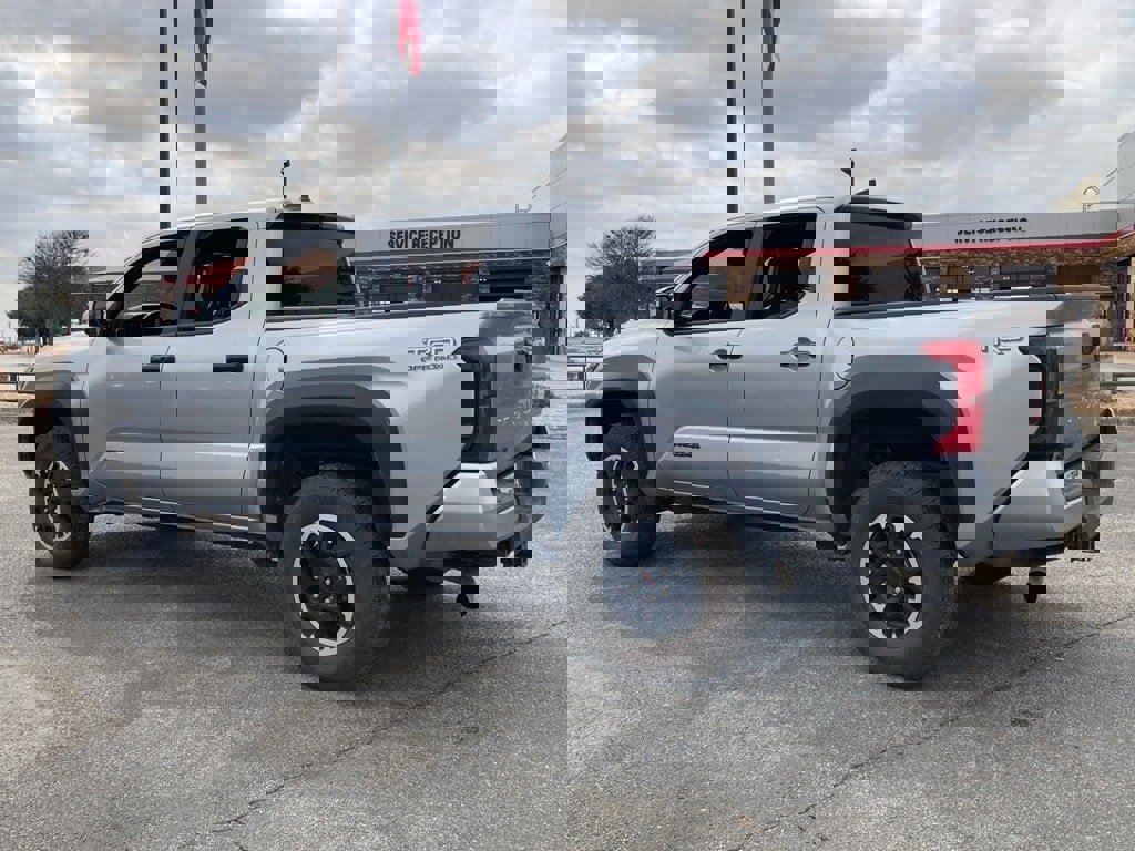 Certified 2025 Toyota Tacoma TRD Off-Road image 5