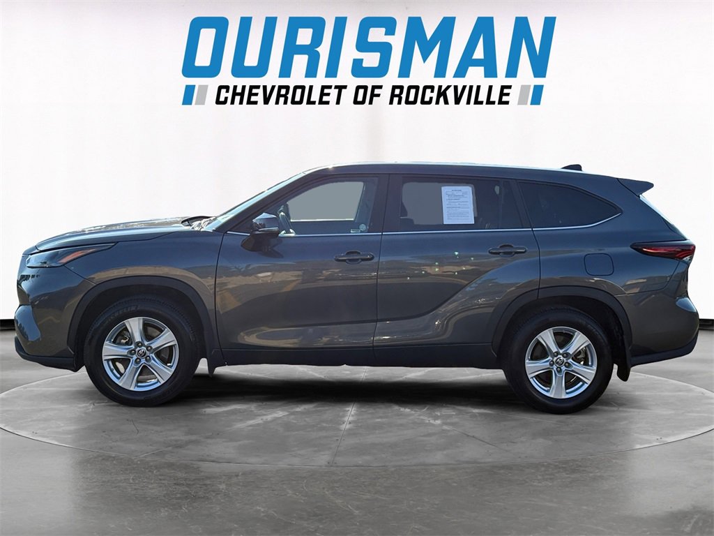 Used 2024 Toyota Highlander LE image 3