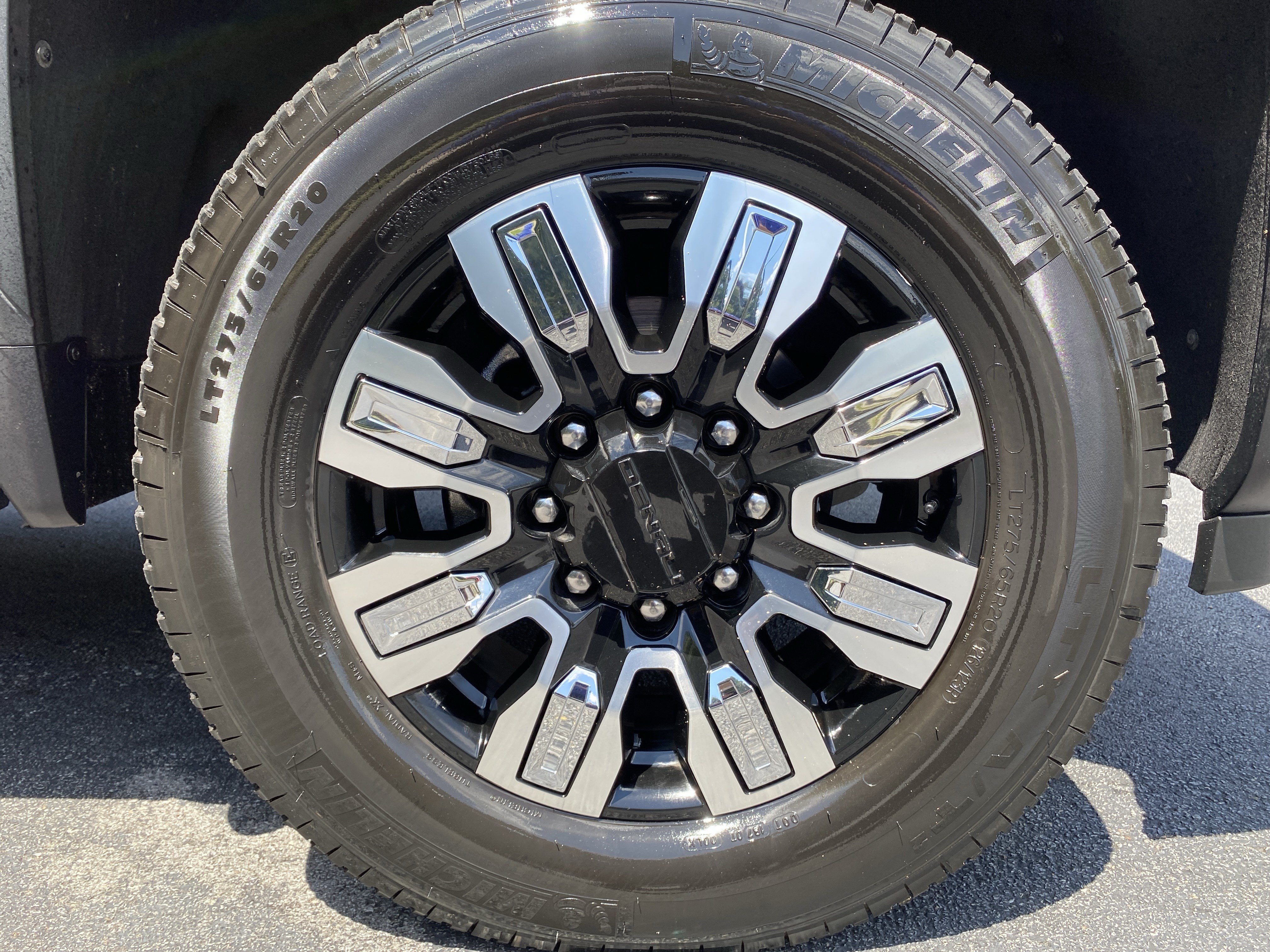 Used 2024 GMC Sierra 2500 Denali w/ Denali Reserve Package AWD/4WD image 14