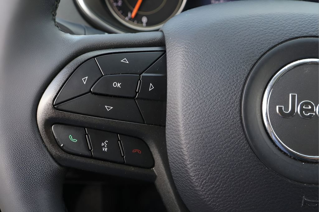 Used 2020 Jeep Cherokee Trailhawk w/ Technology Group AWD/4WD image 19