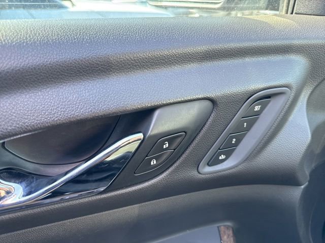 Used 2020 GMC Acadia Denali w/ Technology Package AWD/4WD image 17