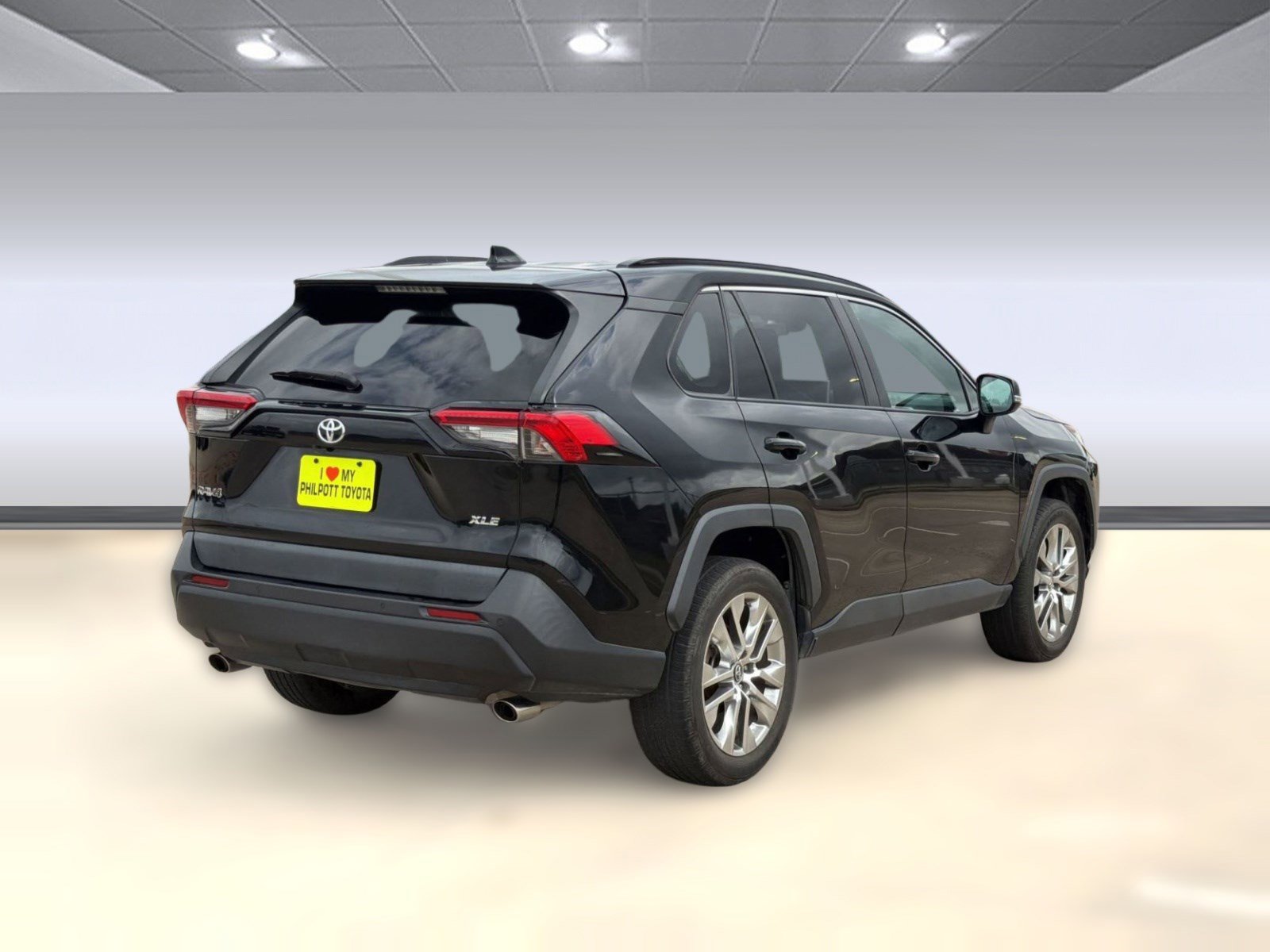 Used 2020 Toyota RAV4 XLE Premium image 9