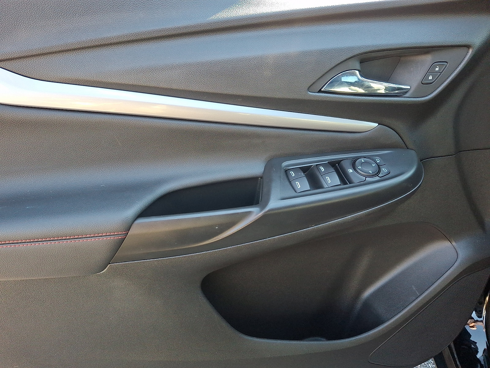 Used 2023 Chevrolet Bolt EUV LT w/ Convenience Package FWD image 13