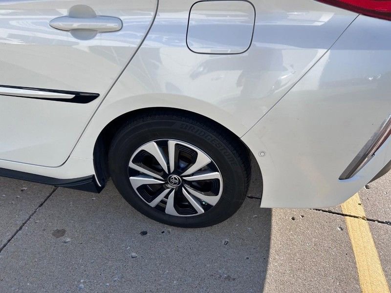 Used 2018 Toyota Prius Prime Advanced image 5