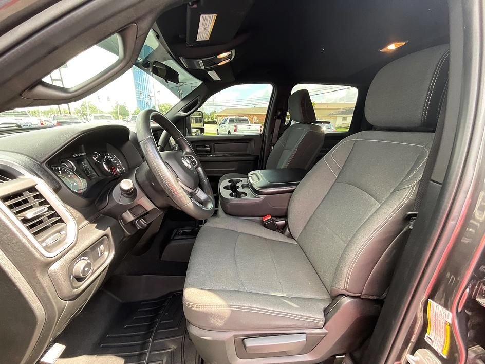 Used 2024 RAM 3500 Tradesman w/ Chrome Appearance Group AWD/4WD image 4