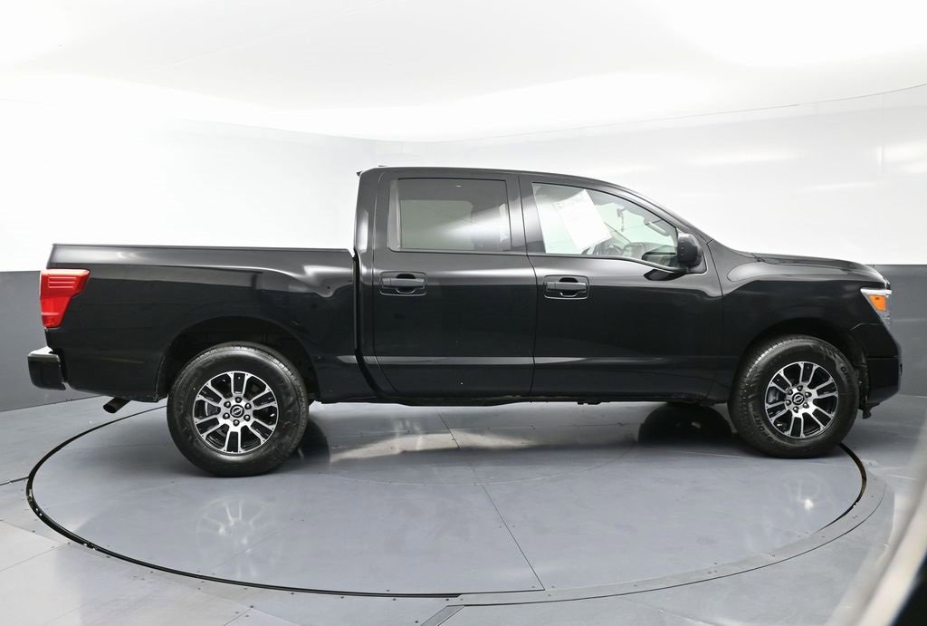 Used 2023 Nissan Titan SV image 8