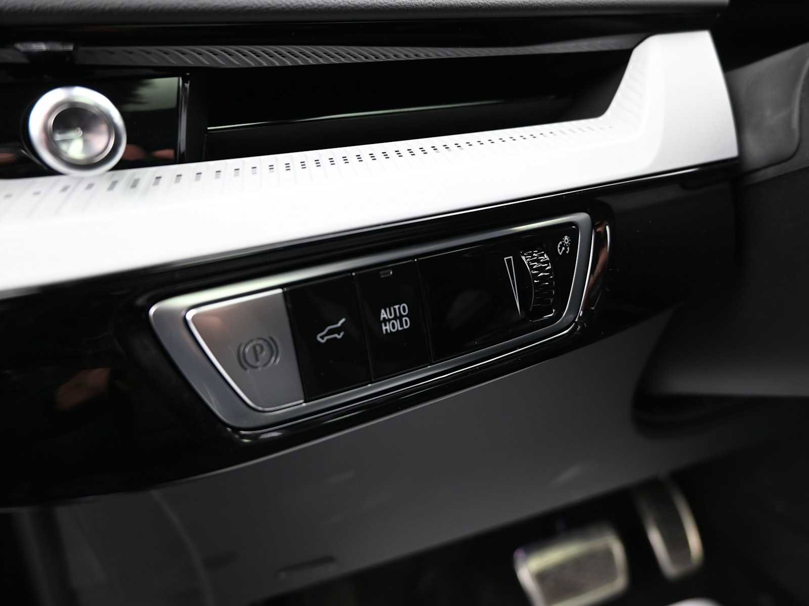 New 2025 Cadillac Optiq Sport 2 w/ LPO, ONYX Package image 19