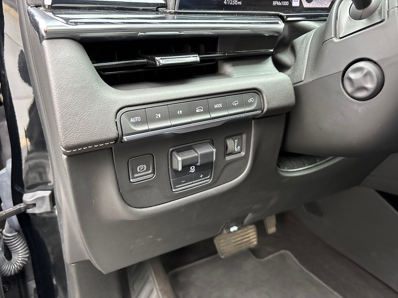 Used 2022 Cadillac Escalade Sport w/ Touring Package image 14