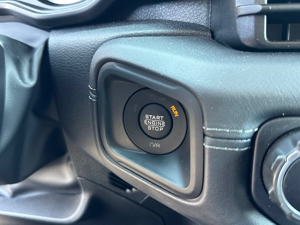 Used 2025 Jeep Wrangler Unlimited Sahara AWD/4WD image 28