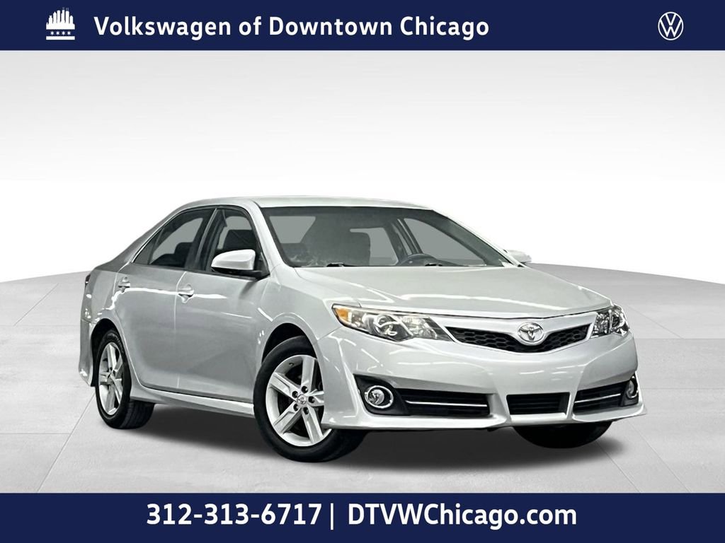 Used 2014 Toyota Camry SE image 1