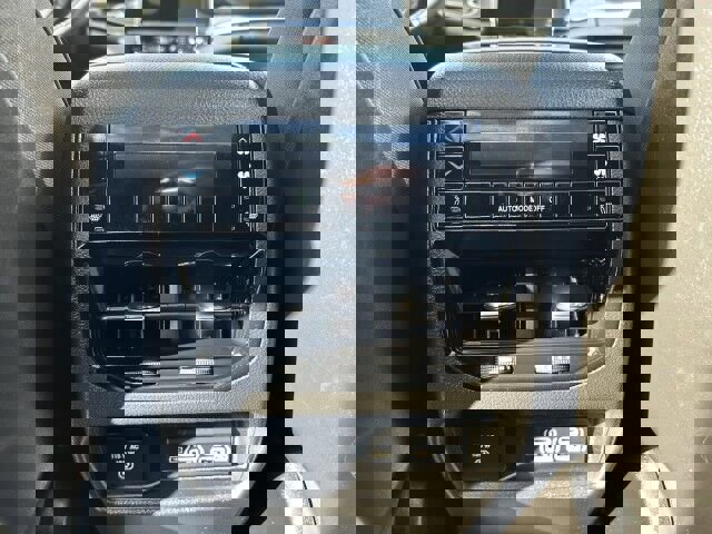 Used 2025 Jeep Grand Cherokee L Overland w/ Advanced Protech Group III image 24