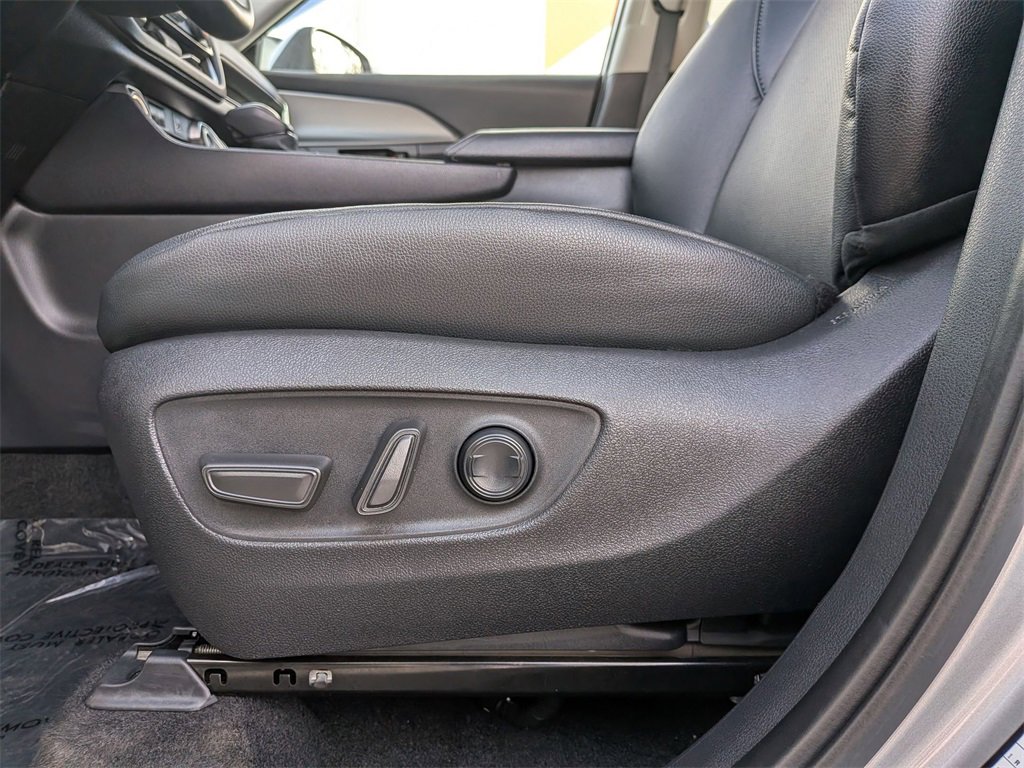Used 2025 Toyota Grand Highlander AWD image 16