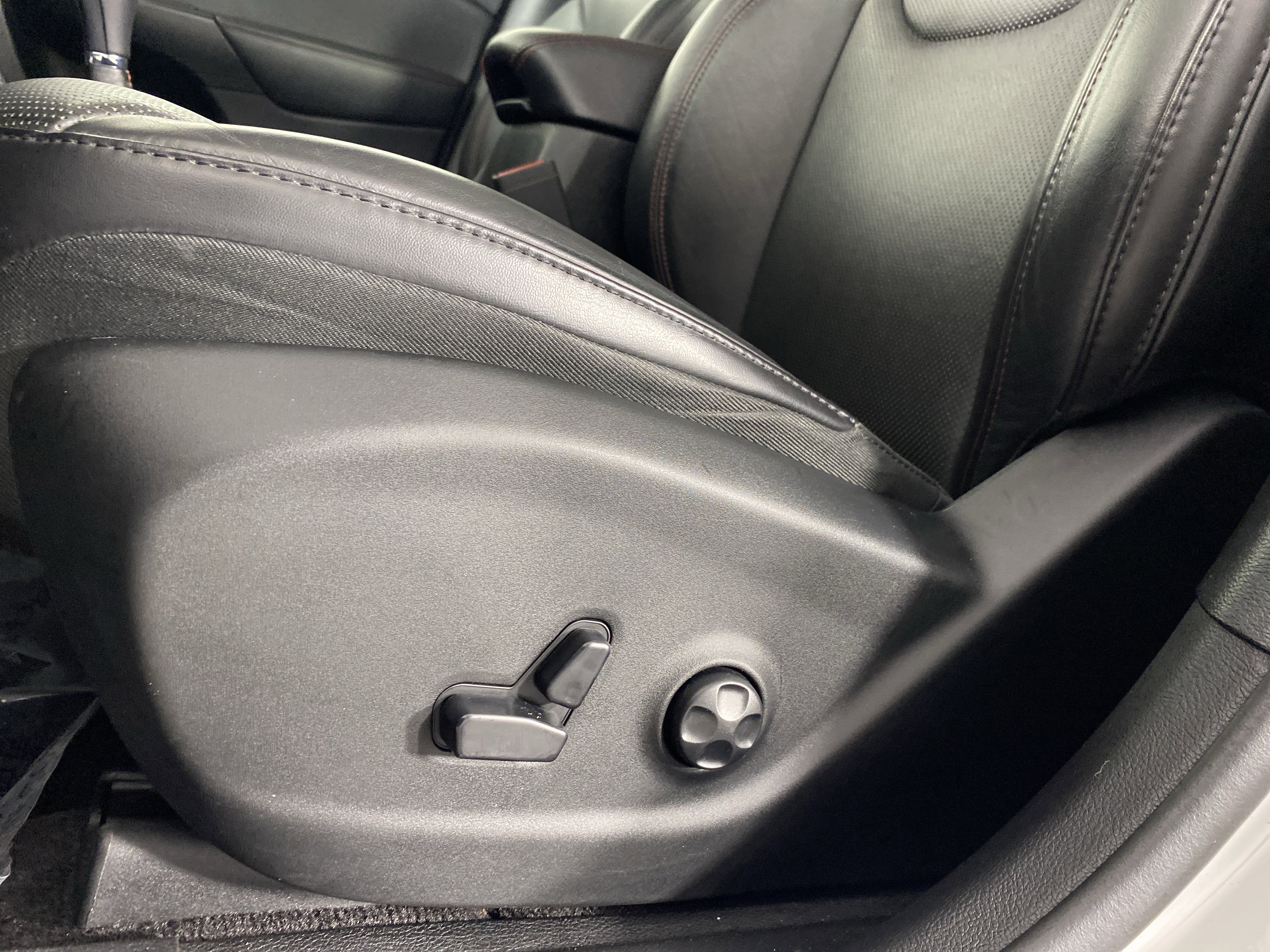 Used 2019 Jeep Cherokee Trailhawk image 19