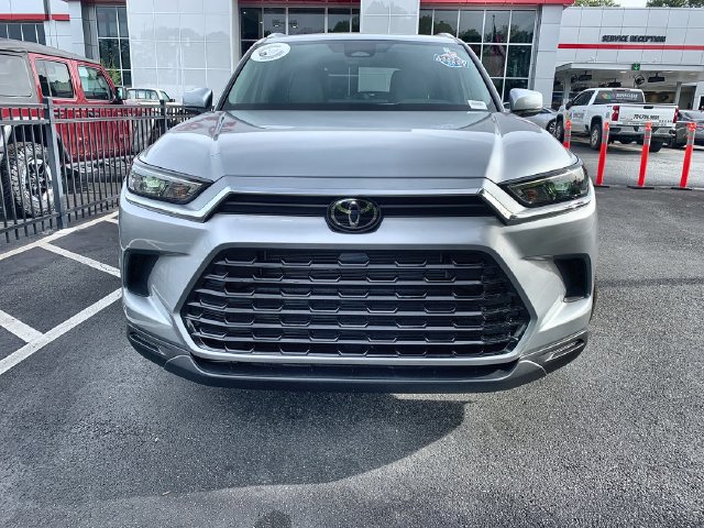 Used 2026 Toyota Grand Highlander XLE FWD image 3