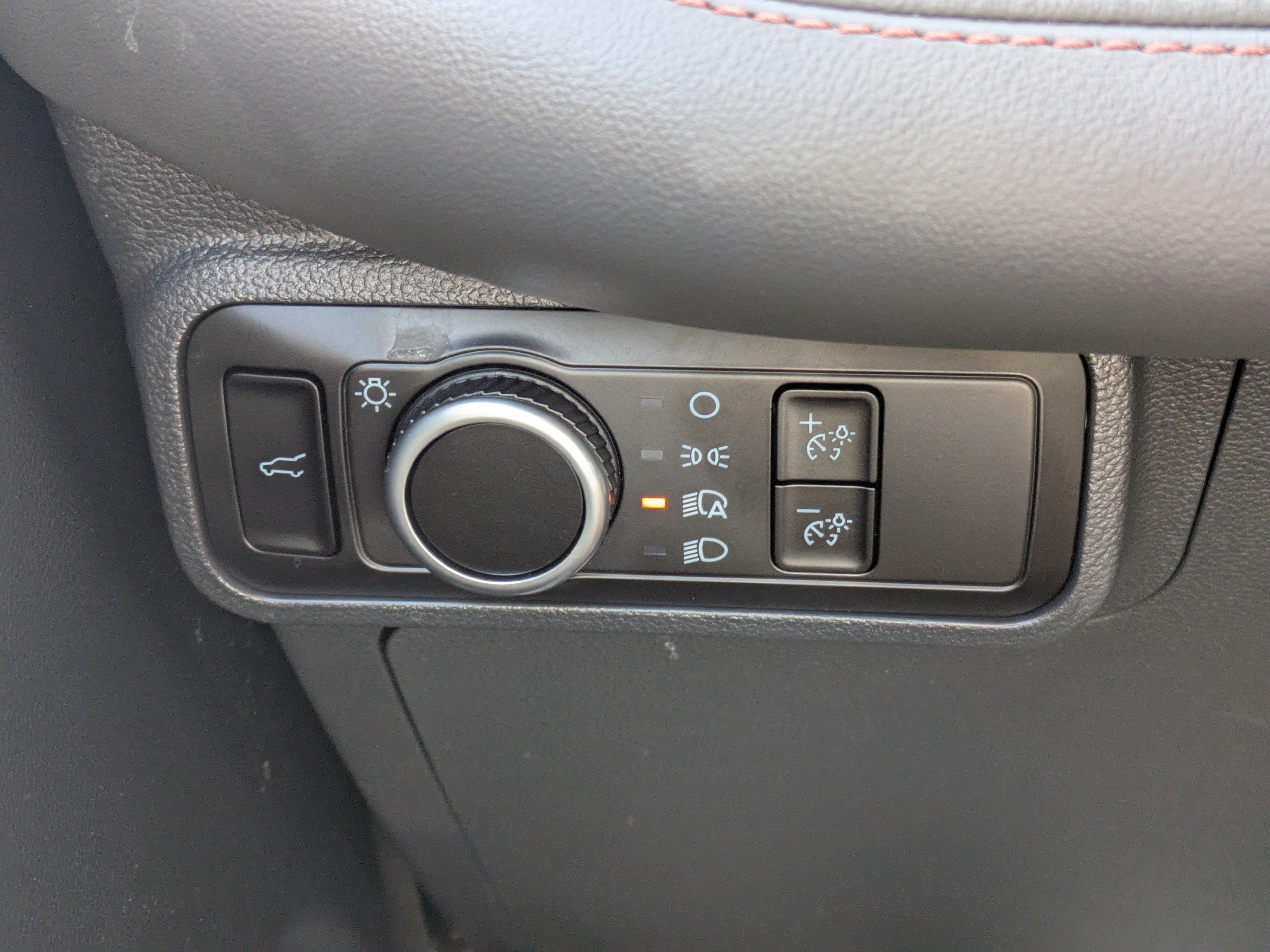 Used 2025 Ford Explorer Active RWD image 27