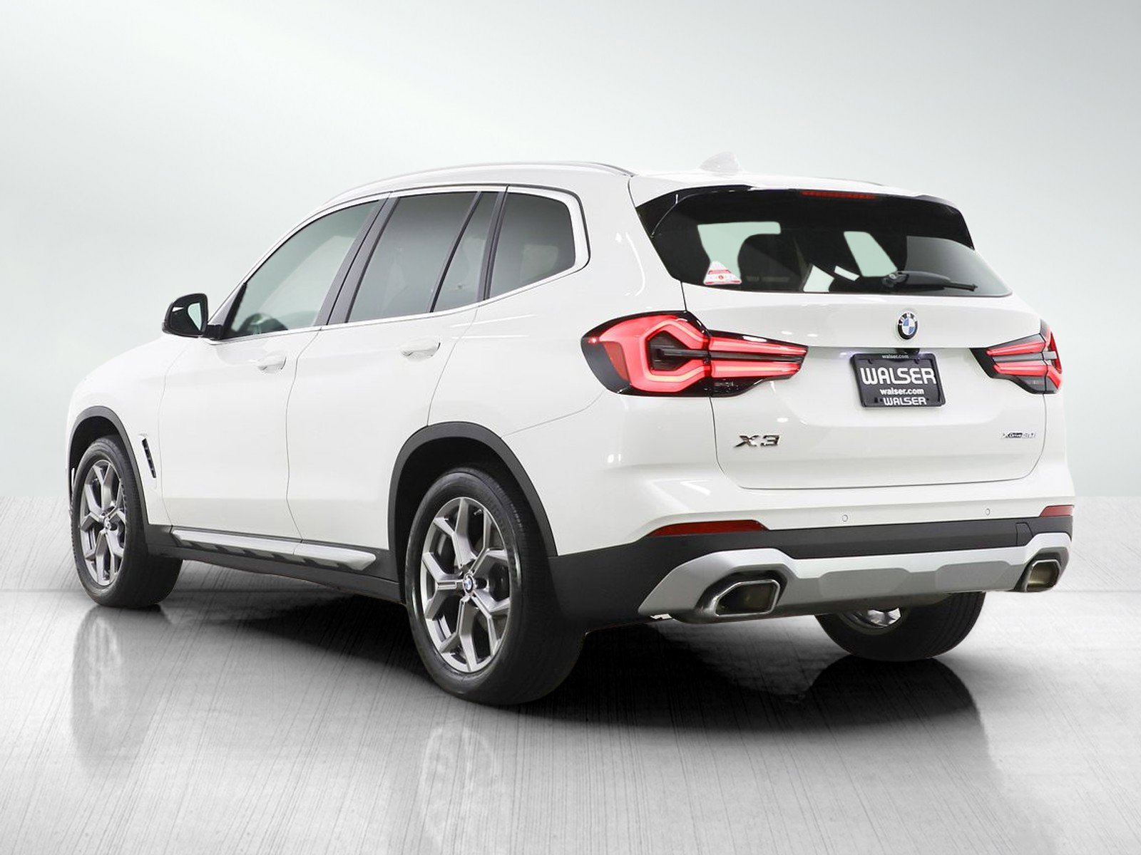 Used 2024 BMW X3 xDrive30i image 3