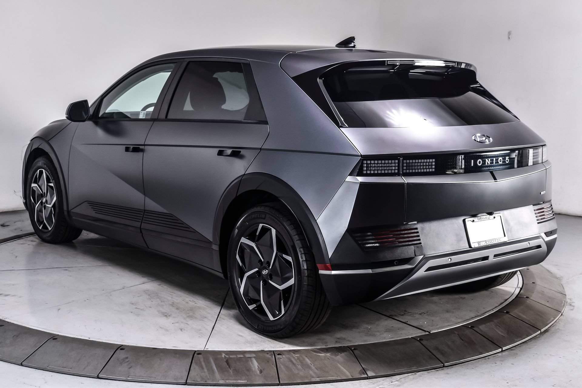 Used 2024 Hyundai Ioniq 5 SEL AWD/4WD image 3