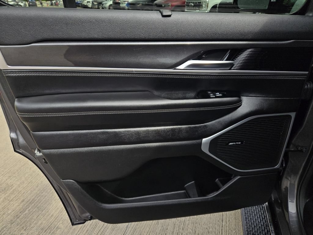 Used 2023 Jeep Wagoneer 4WD w/ Premium Group I image 18