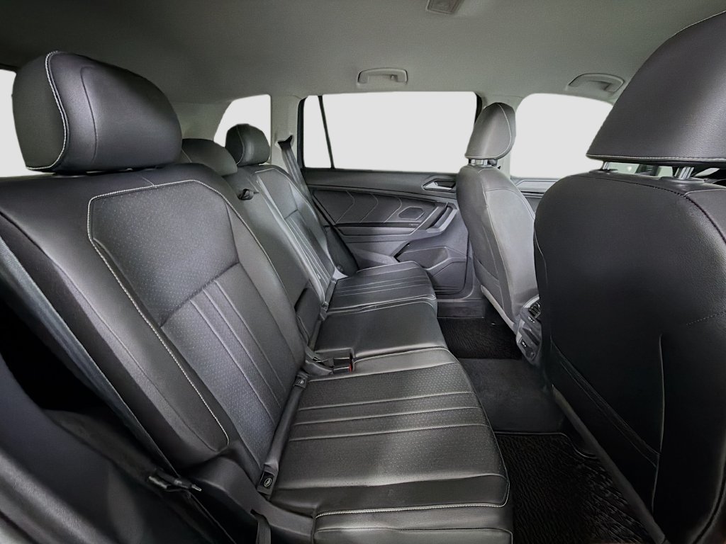 Used 2022 Volkswagen Tiguan SE AWD/4WD image 28