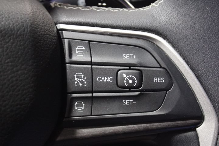 Used 2023 Jeep Grand Cherokee Limited AWD/4WD image 34