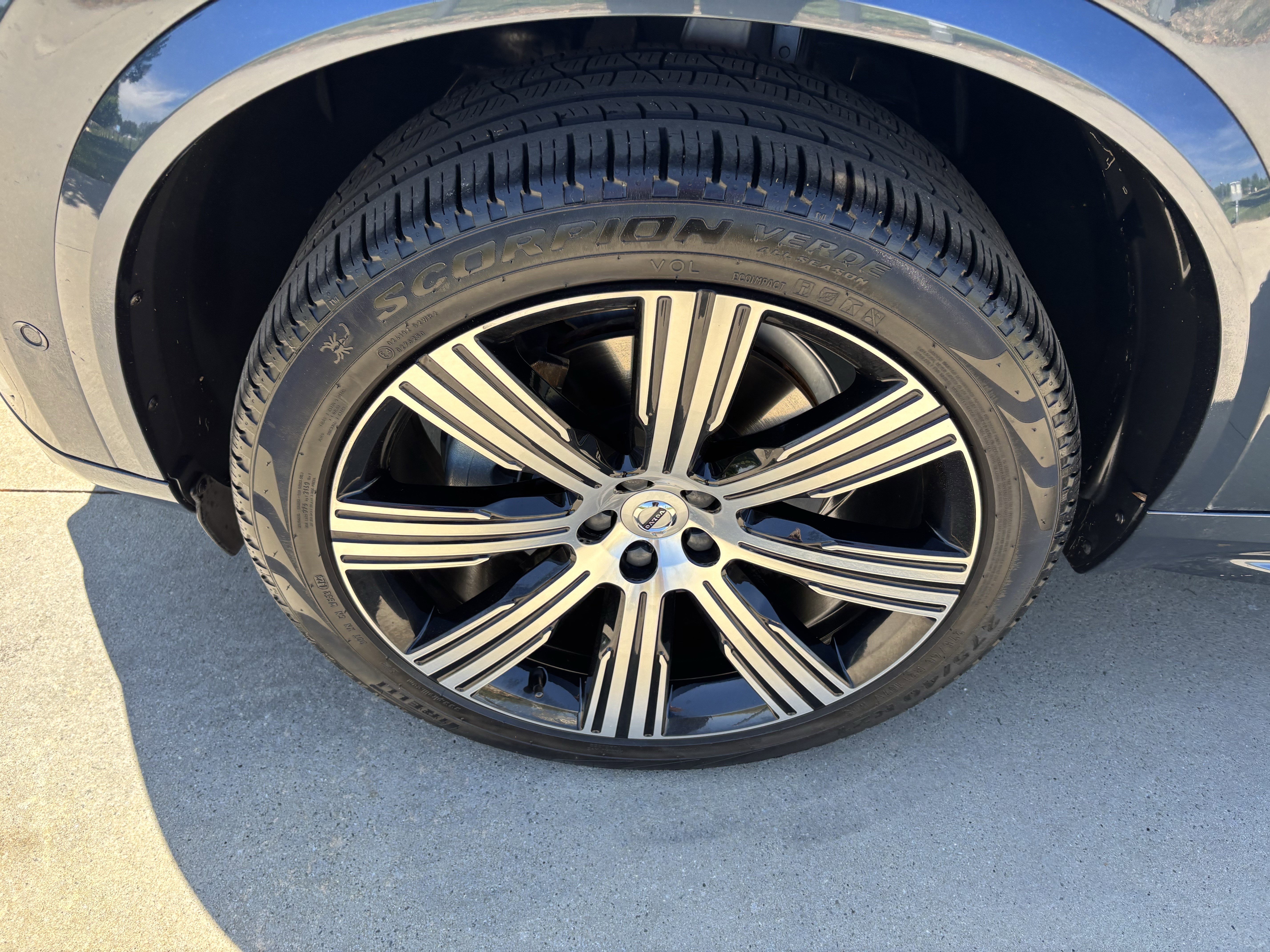 Used 2024 Volvo XC90 B6 Ultimate w/ Protection Package Premier AWD/4WD image 13