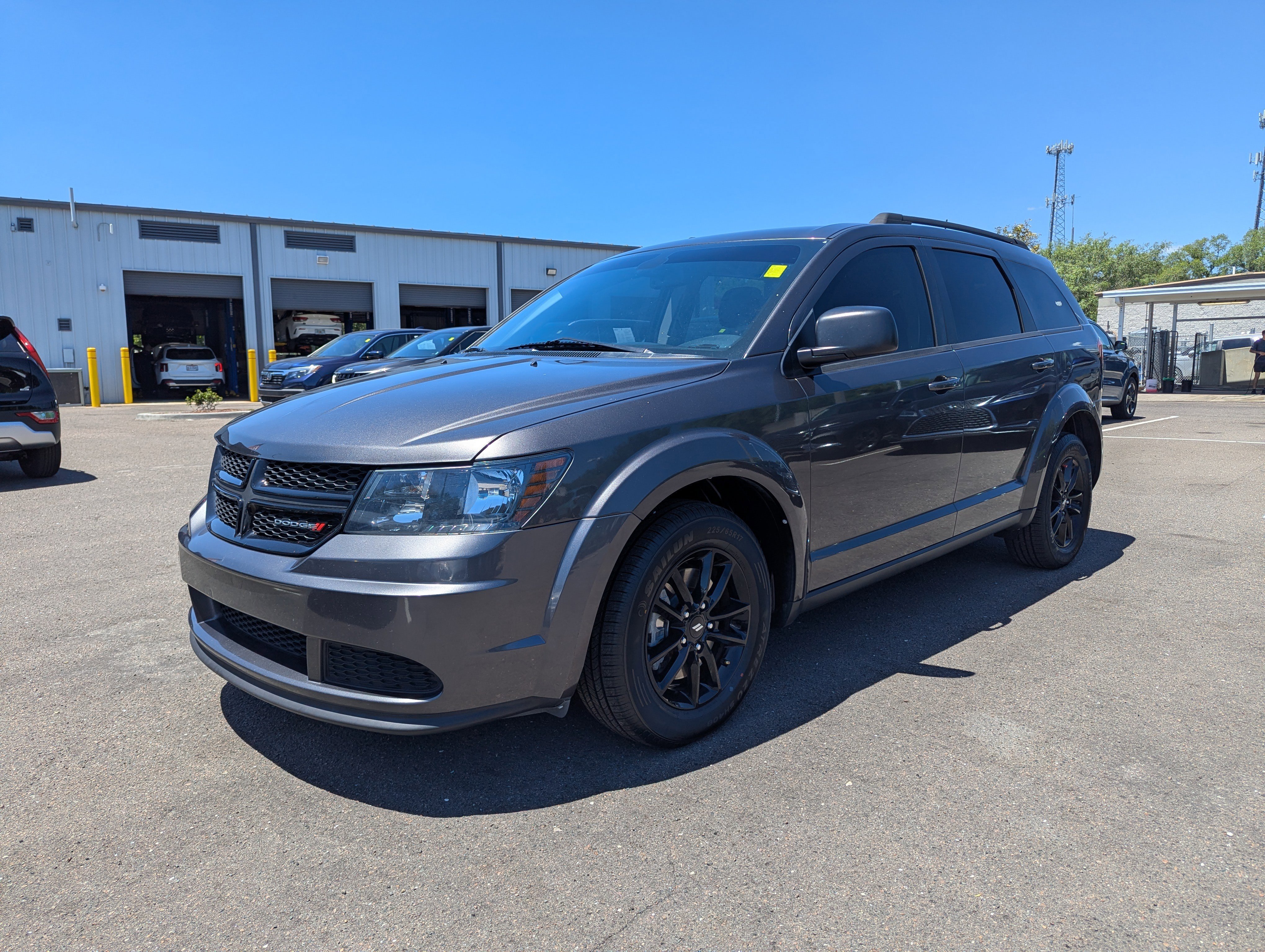 Used 2020 Dodge Journey SE w/ SE Popular Equipment Group image 4