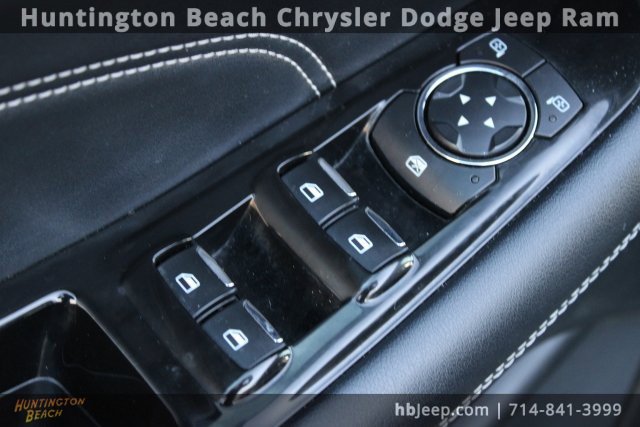 Used 2018 Ford Edge Titanium image 11