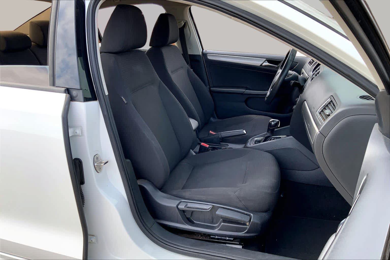 Used 2015 Volkswagen Jetta SE FWD image 8