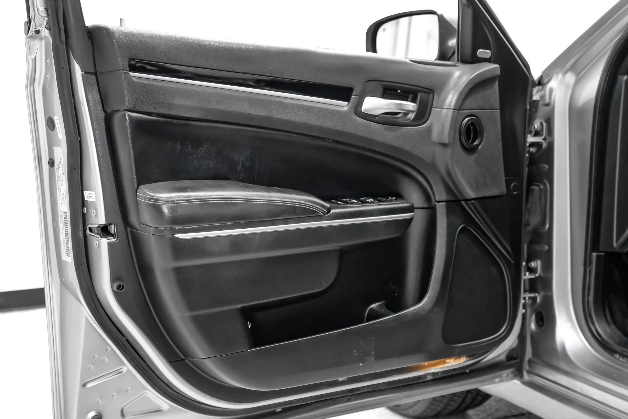Used 2018 Chrysler 300 S AWD/4WD image 40