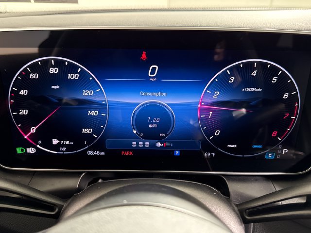 Used 2025 Mercedes-Benz GLC 300 4MATIC image 34