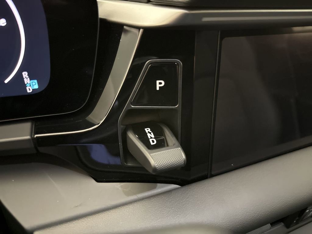 Certified 2025 Porsche Macan 4 Electric image 33