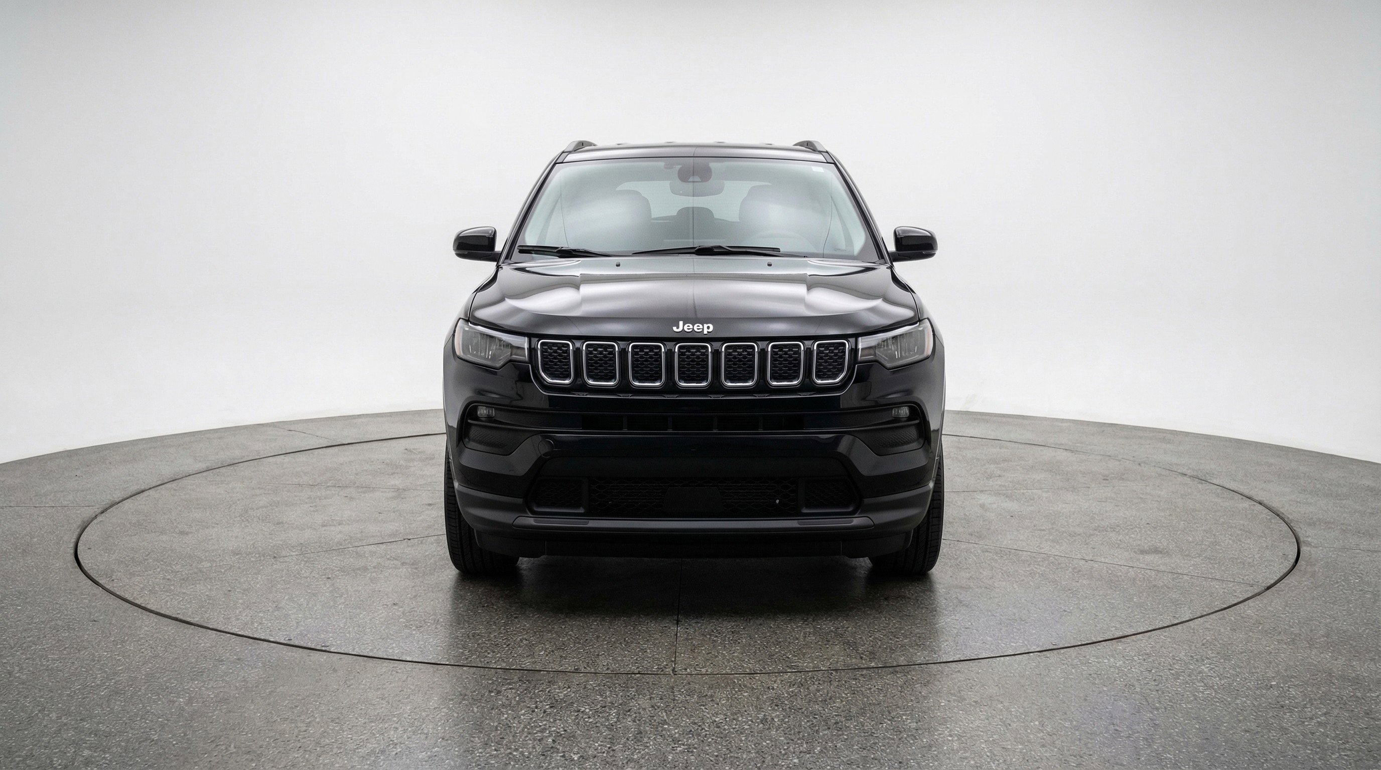 Used 2025 Jeep Compass Latitude AWD/4WD image 2