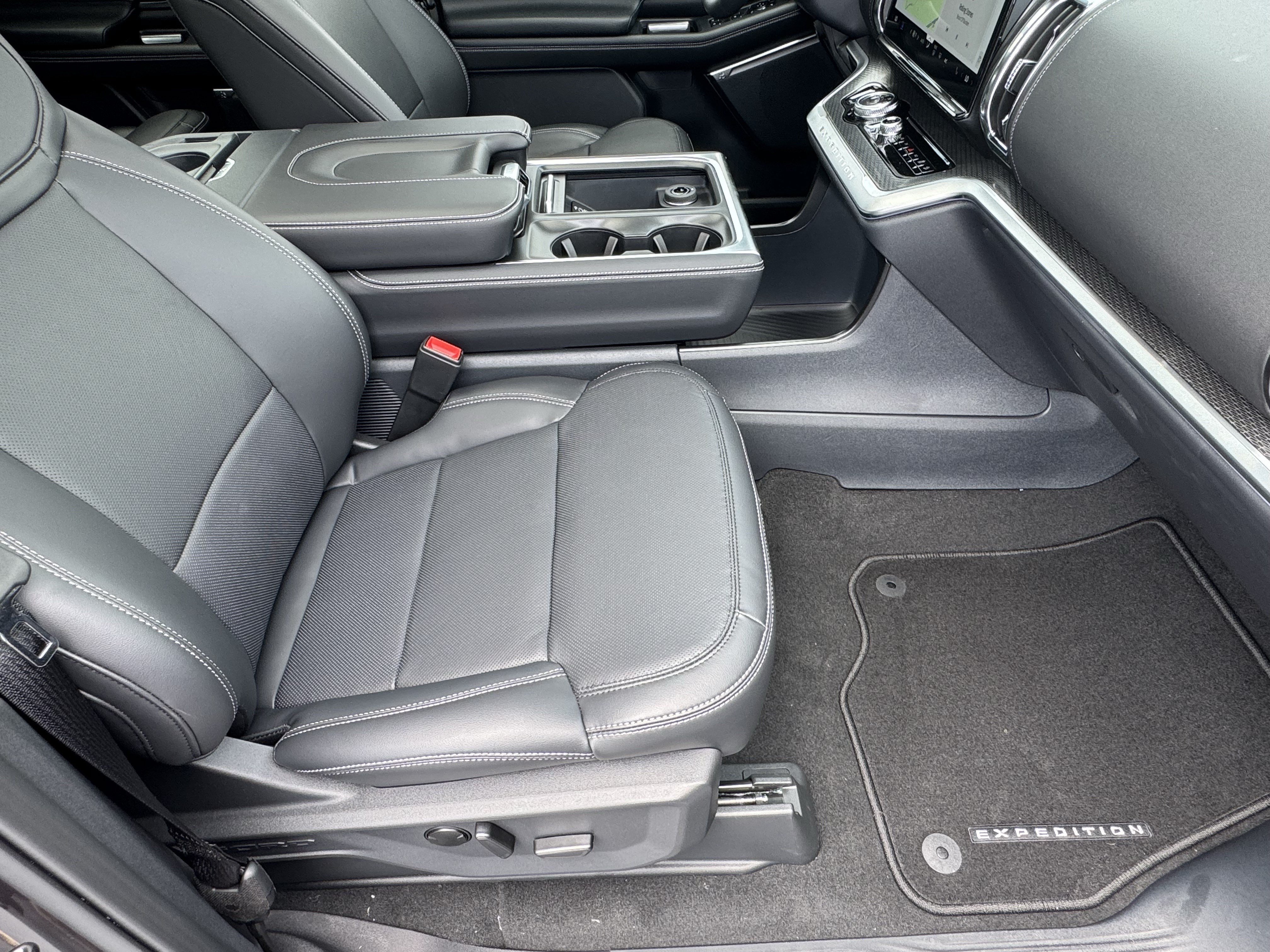 New 2026 Ford Expedition Max Platinum w/ Stealth Appearance Package AWD/4WD image 15