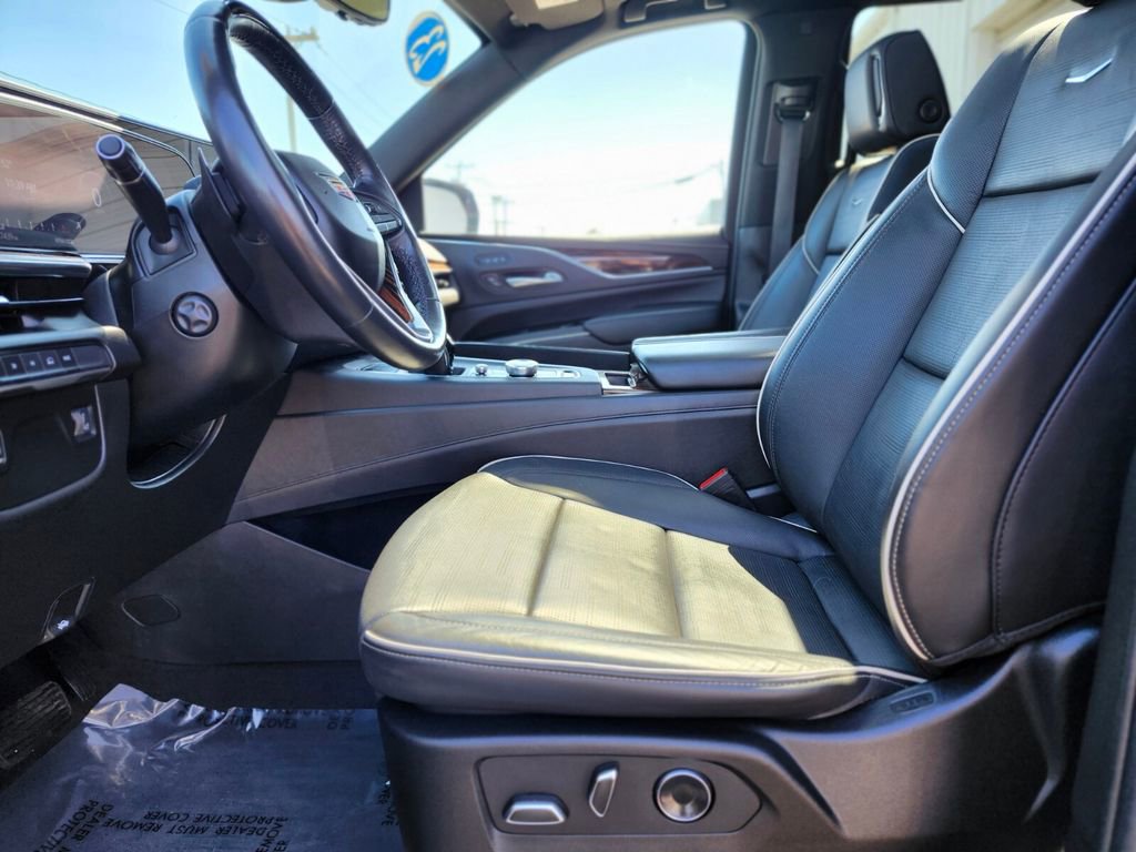 Used 2023 Cadillac Escalade Premium Luxury w/ LPO, Floor Liner Package AWD/4WD image 18
