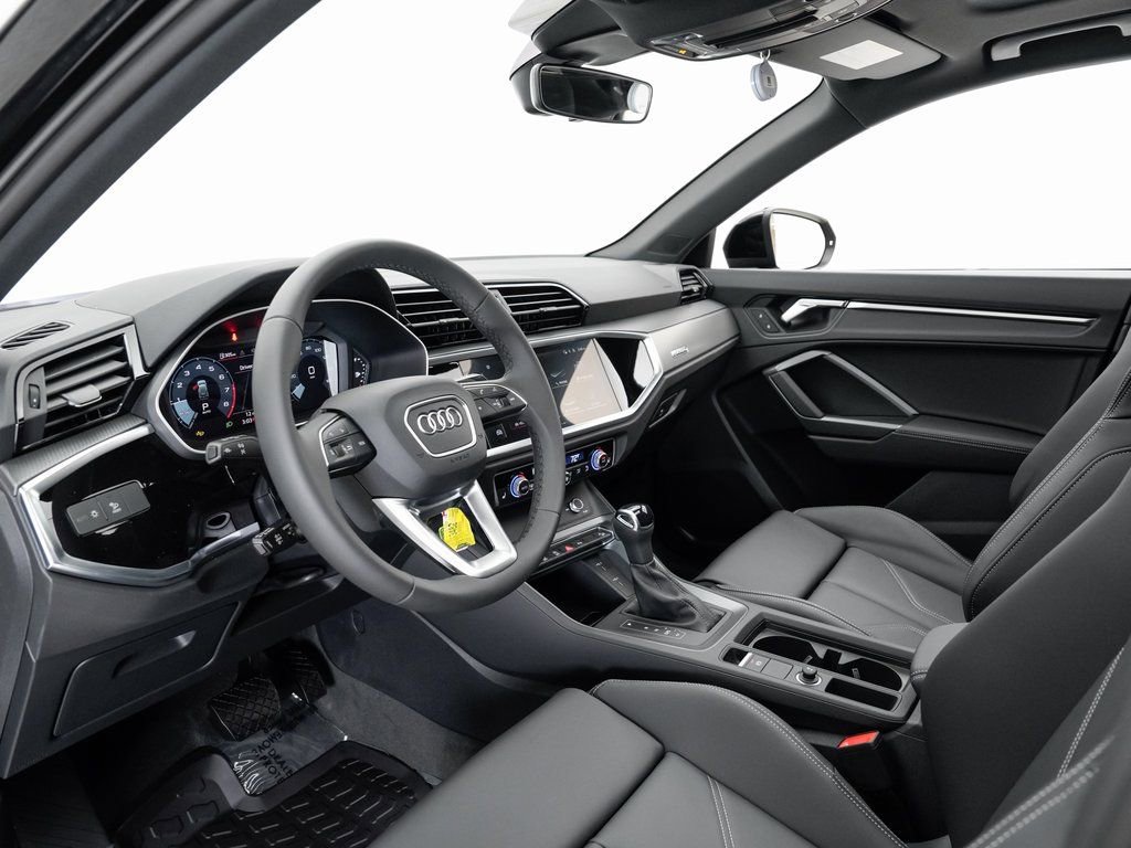 Used 2025 Audi Q3 2.0T Premium w/ Black Optic Sport Package AWD/4WD image 4