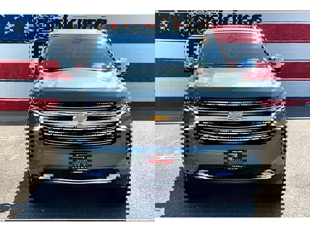 Used 2023 Chevrolet Suburban Premier image 3