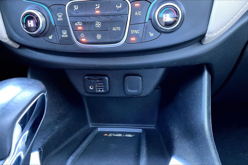 Used 2022 Chevrolet Traverse LT w/ LT Premium Package AWD/4WD image 17