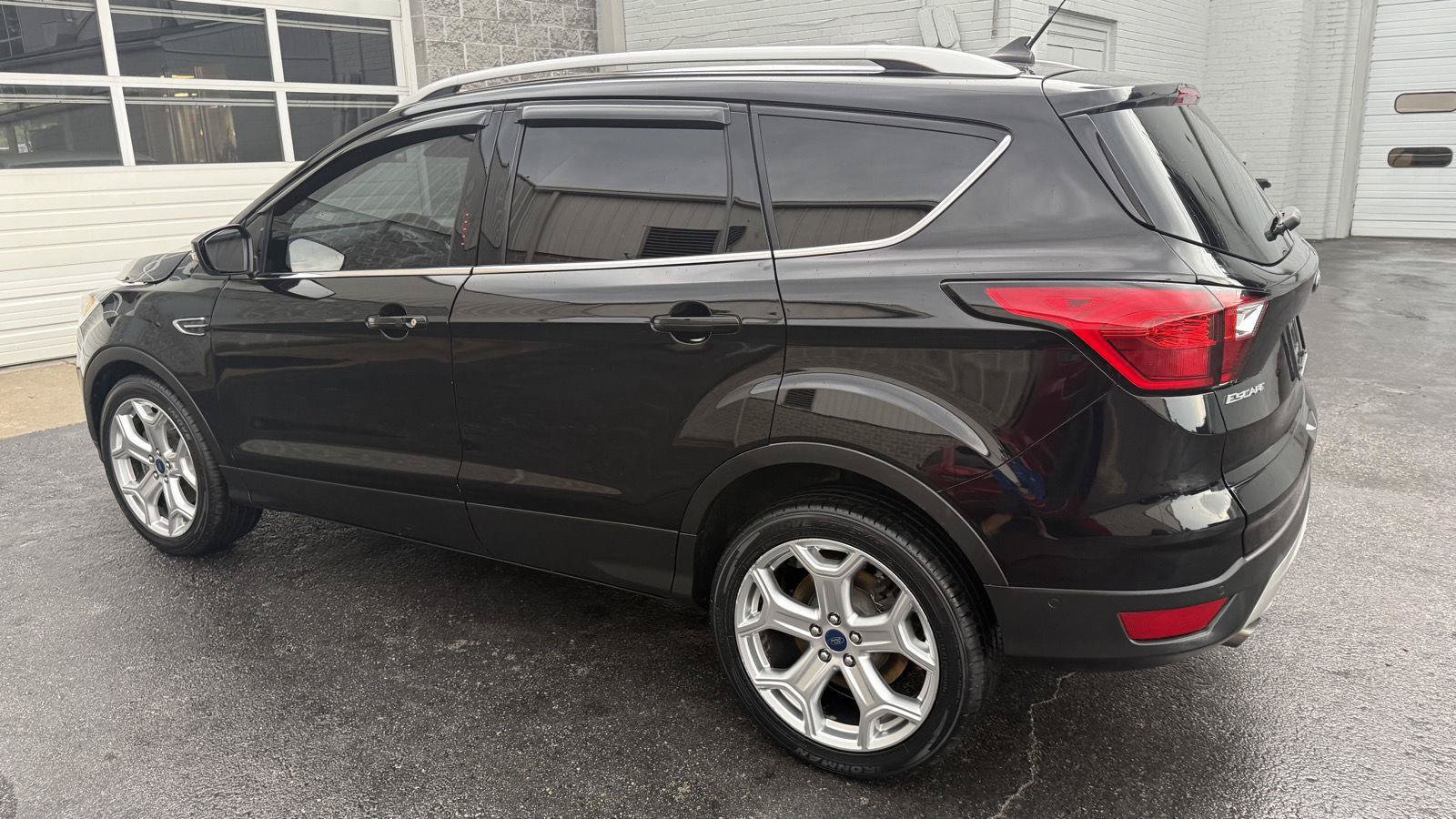 Used 2019 Ford Escape Titanium FWD image 4