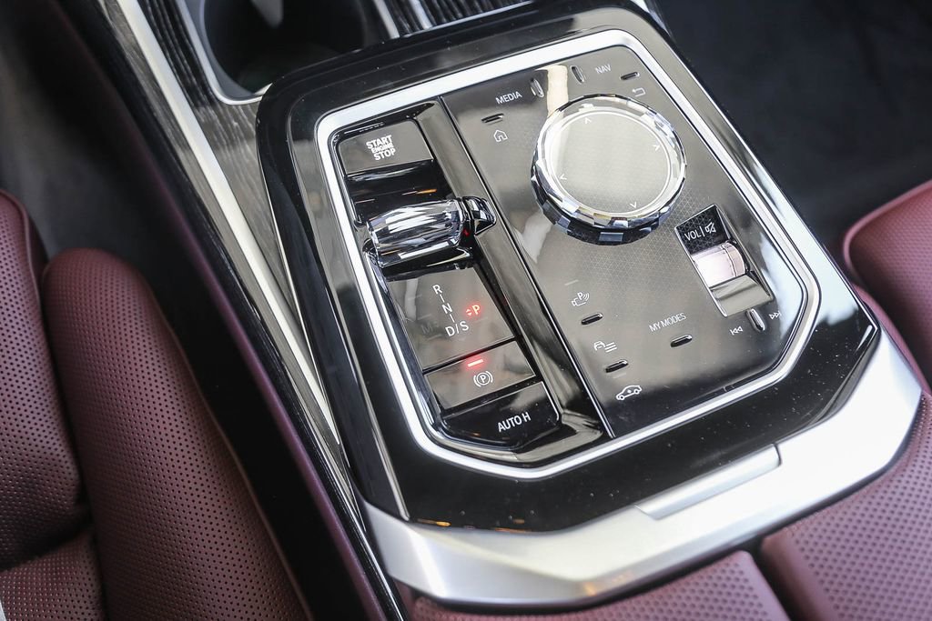 New 2026 BMW 750e xDrive AWD/4WD image 16