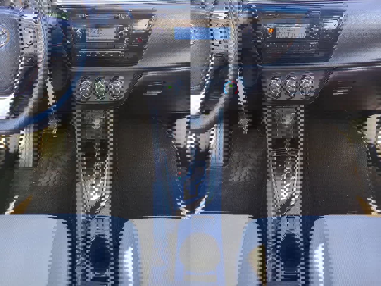 Used 2015 Toyota Corolla L image 18