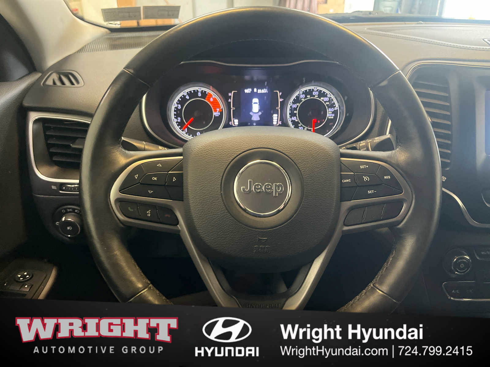 Used 2019 Jeep Cherokee Latitude Plus w/ Cold Weather Group AWD/4WD image 18