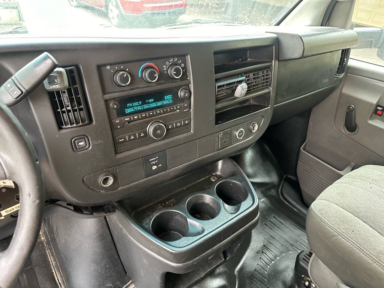 Used 2017 Chevrolet Express 3500 RWD image 12