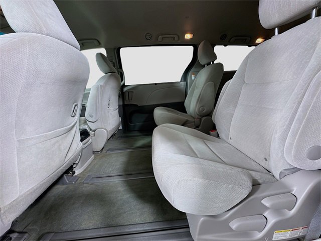 Used 2016 Toyota Sienna LE image 26
